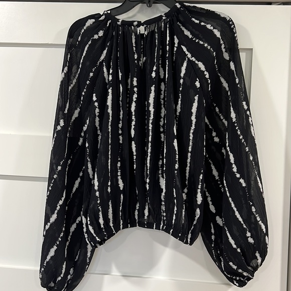 H&M Pleated Chiffon Black and White Long Sleeve Top Size US 6 - Picture 6 of 7